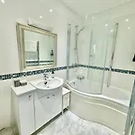 Stunning 2 Bed, 2 Bath Summertown Oxford